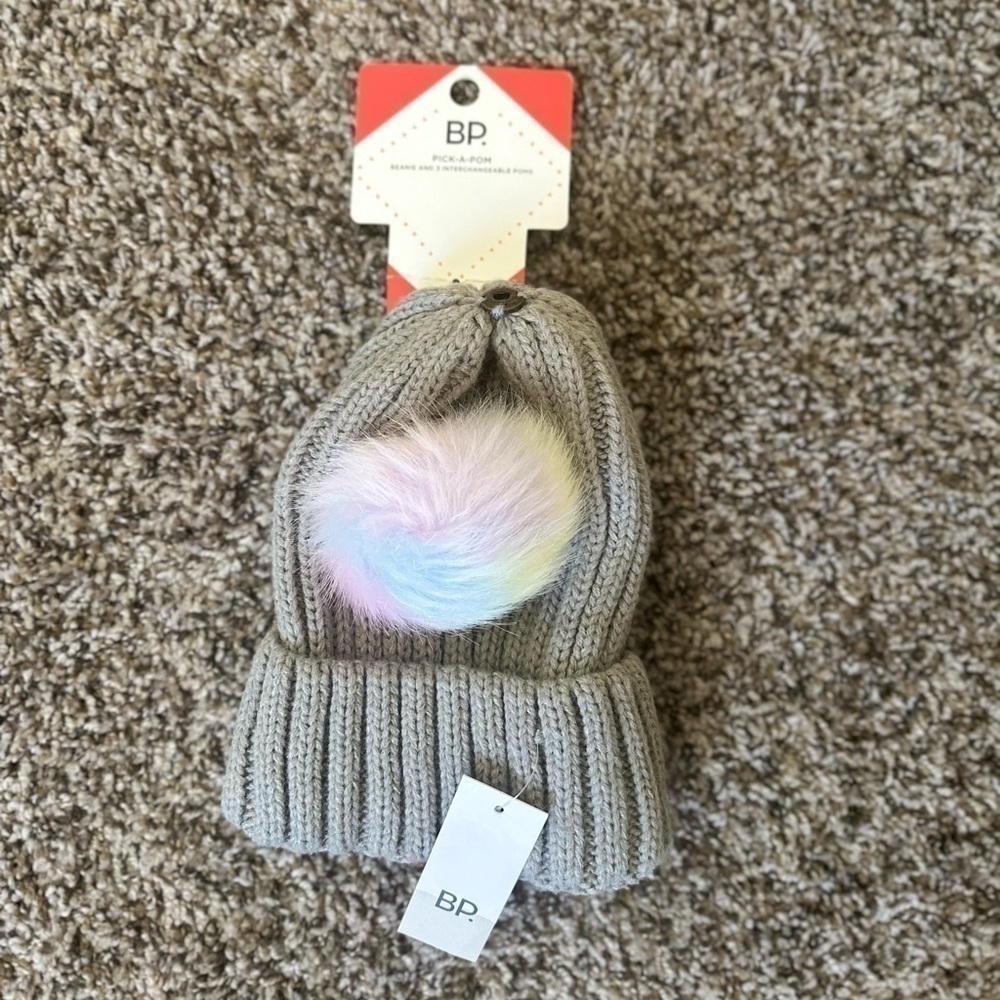 NWT BP Nordstrom Interchangable Pom Pom GRAY Fold Front Faux Fur Knit Beanie